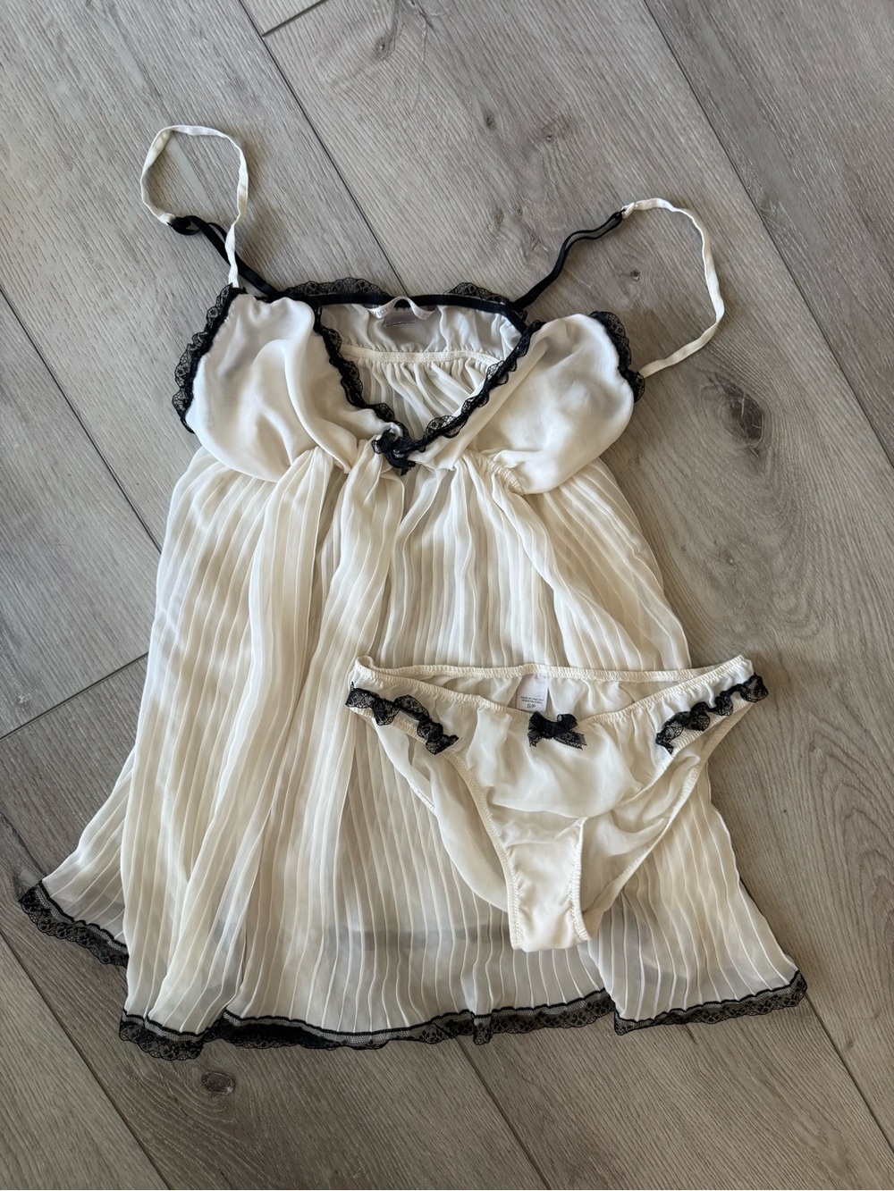 Victoria's Secret Cream Babydoll Chemise with Black Lace Trim & matching briefs